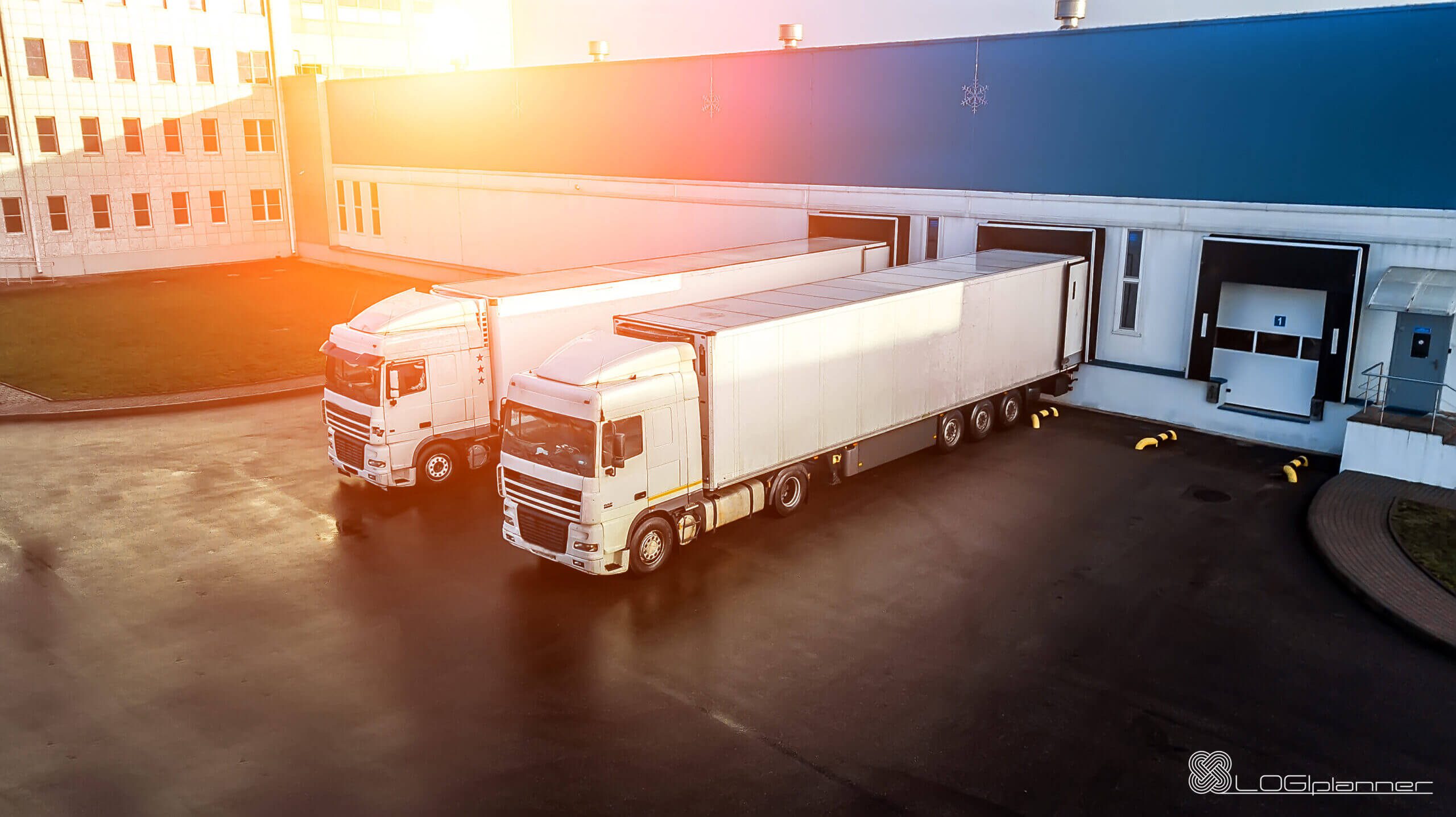 Załadunek towaru, Magazyn, Ciężarówka, Ciągnik siodłowy, rezerwacja okna czasowego logiplanner